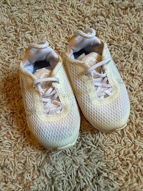 Nike Kids White Mesh Lace-Up Sneakers